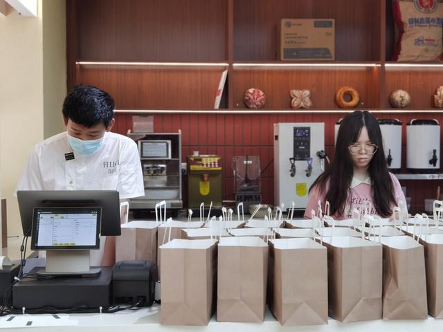 度：公益咖啡馆为特殊群体点亮人生不朽情缘mg网址咖啡里的上海温(图8)