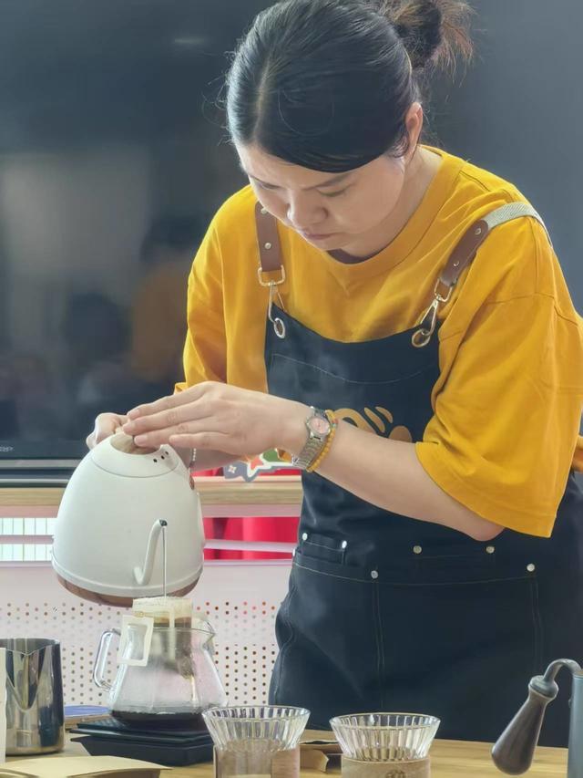 度：公益咖啡馆为特殊群体点亮人生不朽情缘mg网址咖啡里的上海温(图9)